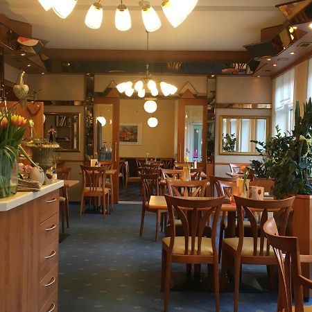 Cafe Feldmann & Pension Бад-Зоден-Аллендорф Экстерьер фото